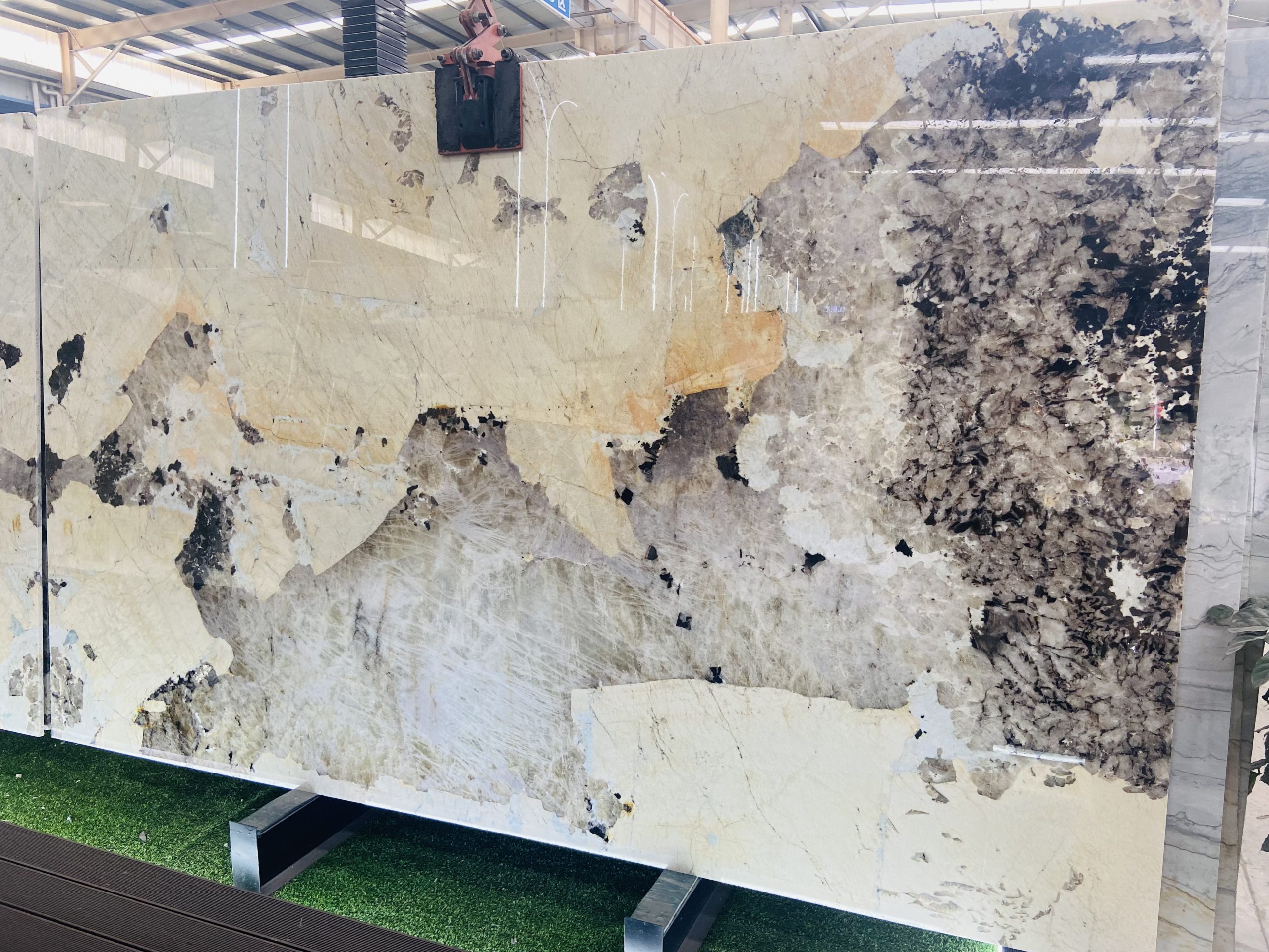 Why Patagonia Granite Slab is Getting So Popular in Modern Decoration 